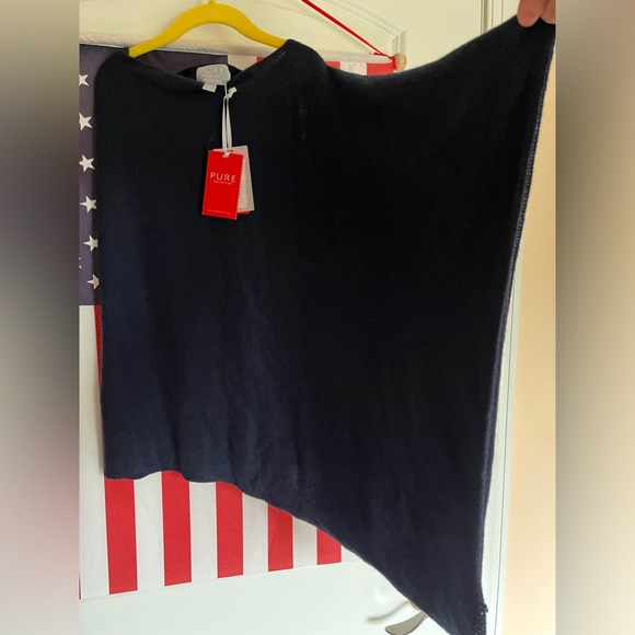 PURE Collection Cashmere Poncho (flaw) - Picture 4 of 8